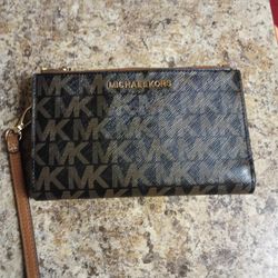 Michael Kors Wrislet Wallet 
