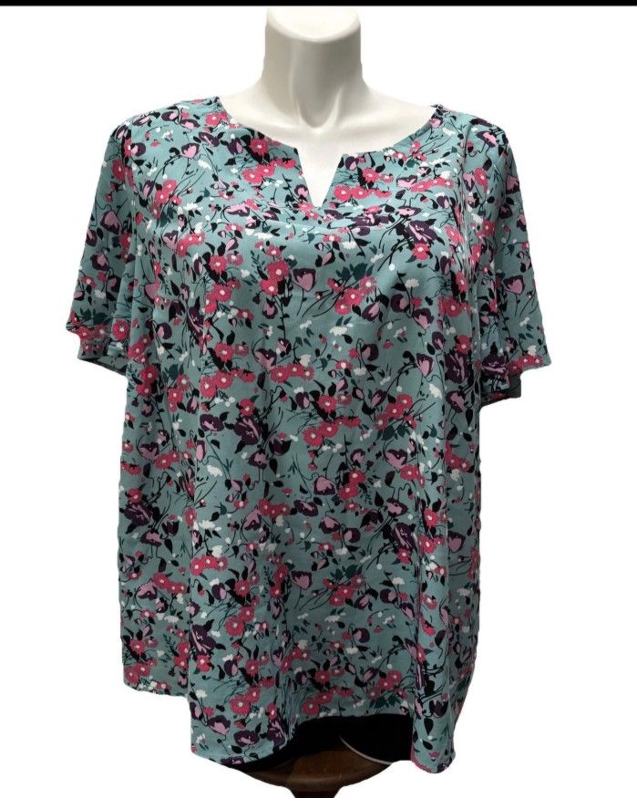 20 Woman's Lane Bryant Floral Blouse