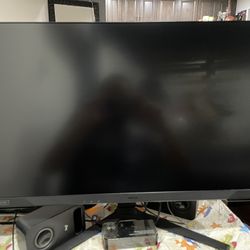 Samsung - 27" Odyssey G7 (G70D) 4K UHD IPS AMD FreeSync Premium Pro and G-Sync Compatible Smart Gaming Monitor with HDR400 - Black