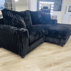 Cozy Black Sectional With Chaise 