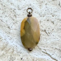 🟤 Pretty brown & tan faceted gemstone beaded pendant