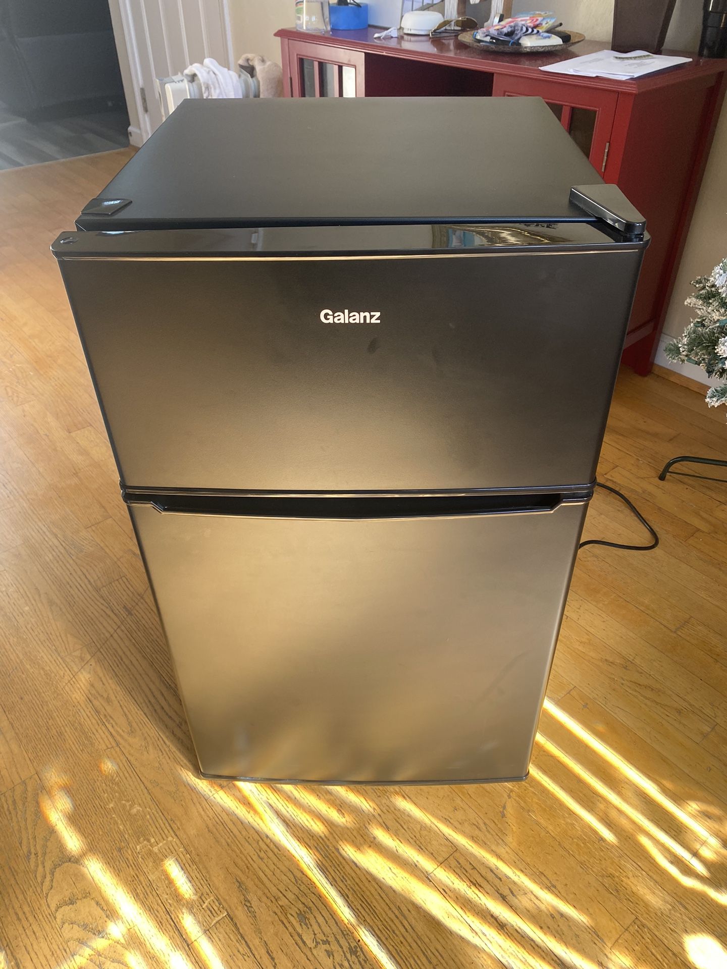 Galanz 2-door refrigerator