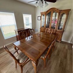 DINING ROOM SET TABLE