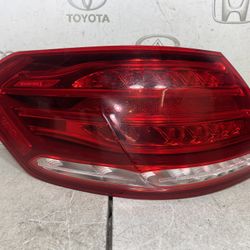 2014 15 16 MERCEDES E CLASS REAR LEFT QUARTER TAILLIGHT TAIL LIGHT (contact info removed)