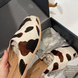 Brand New Lucchese Flats 
