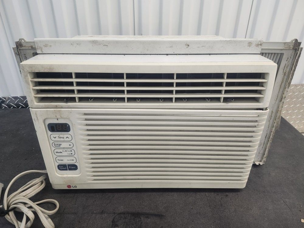 USED 5,200 AC AIR CONDITIONER