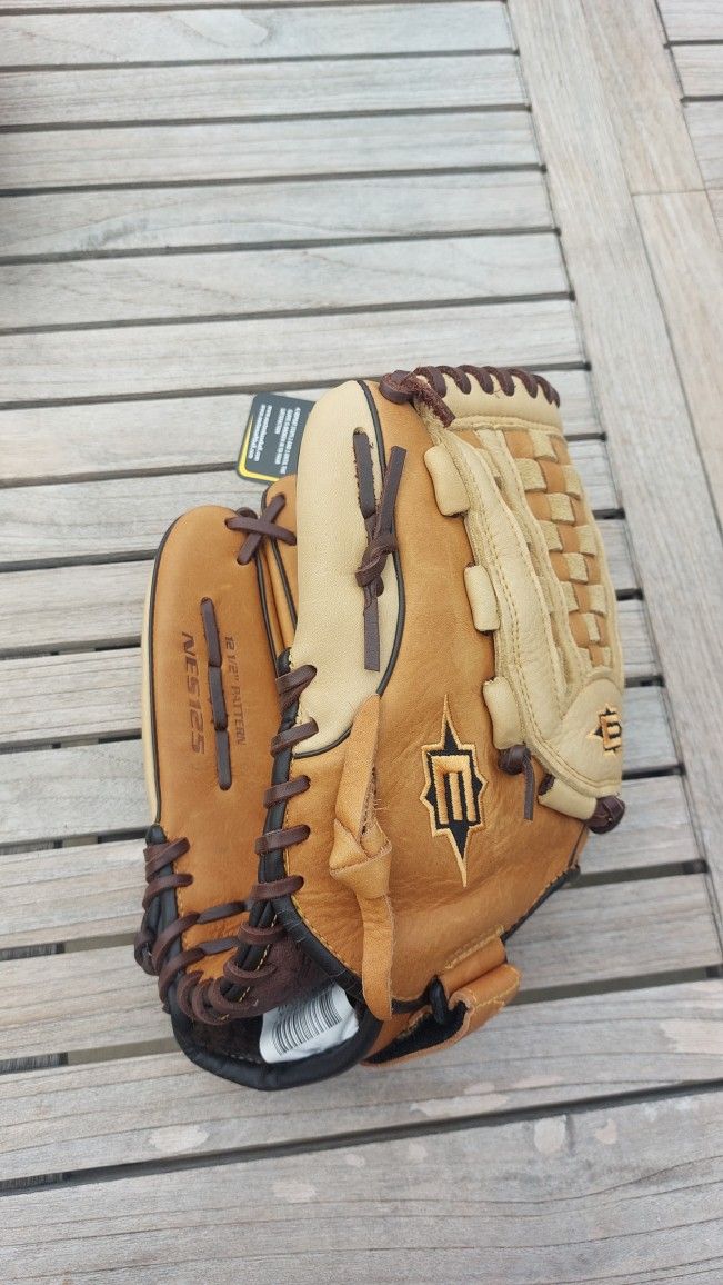 Easton Lefties Glove