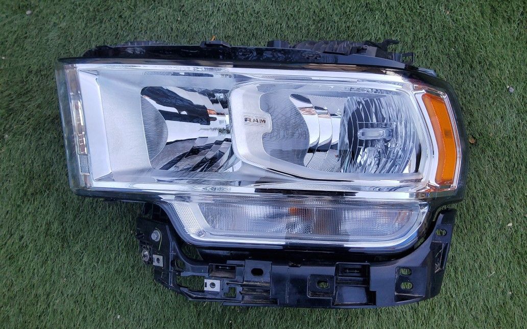 Dodge Ram 2500 3500 Driver Side Headlight