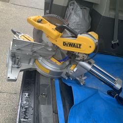 Dewalt 12” Sliding Saw GOOD CONDITION 
