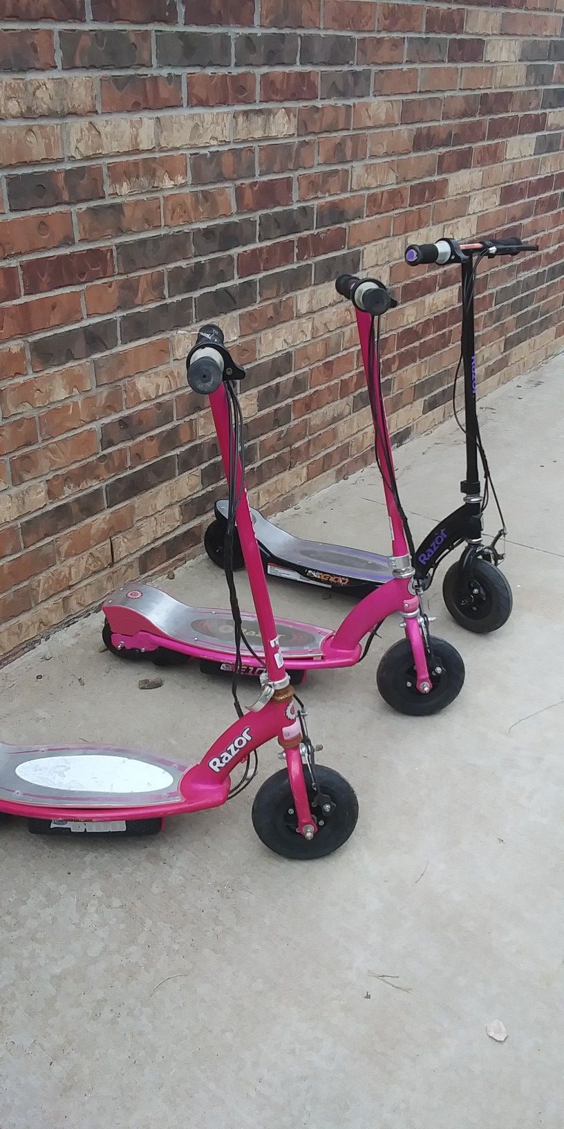 3 electric scooters need batteries and charger all 3 for 30 or 15 ea