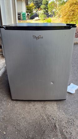 Whirlpool 2.7cu ft mini fridge $65 obo