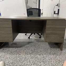Brand New Totem Kneespace Desk 