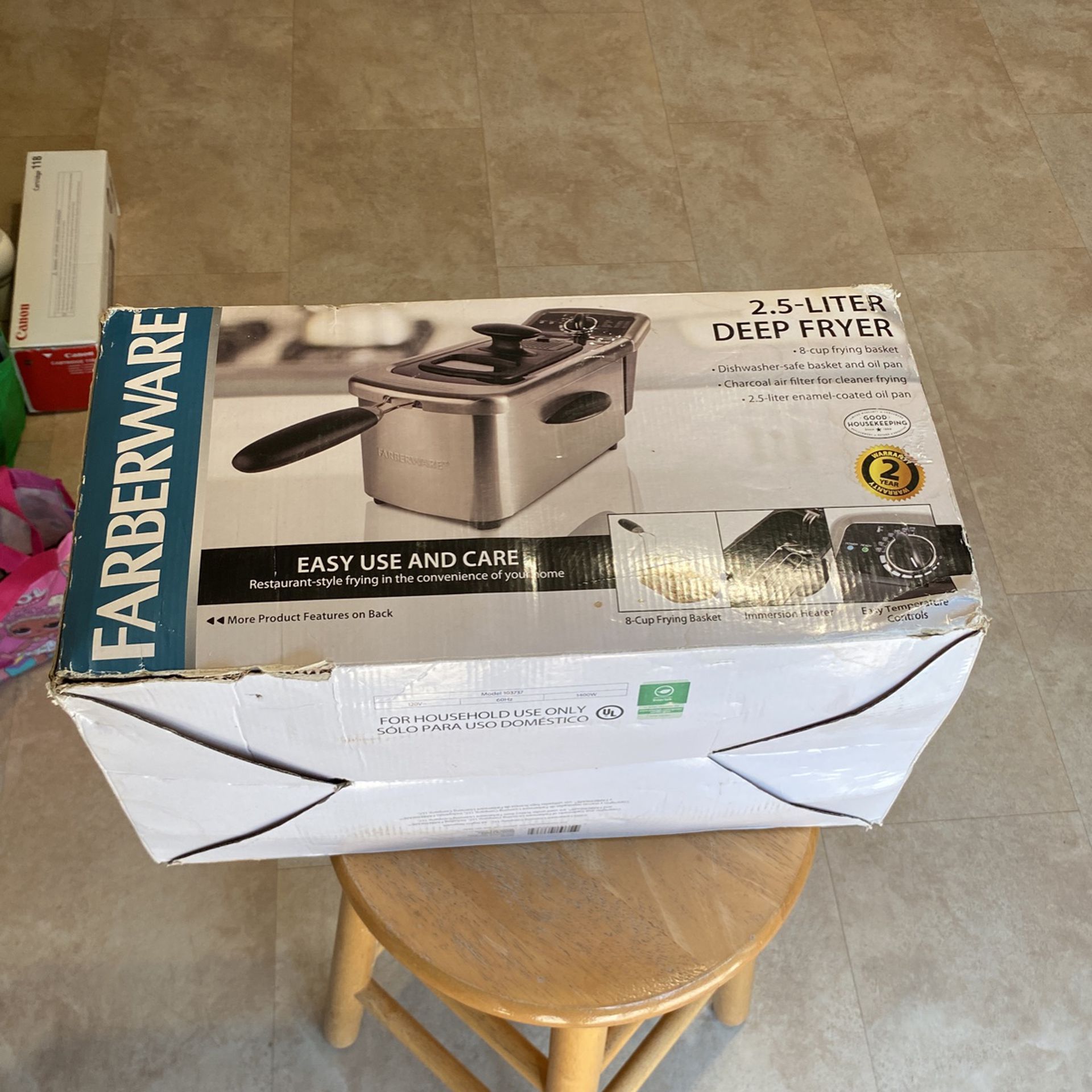 Brand NEW Farberware Royalty Stainless Steel 2.5L Deep Fryer Large 8 Cup  Frying Capacity for Sale in Tigard, OR - OfferUp