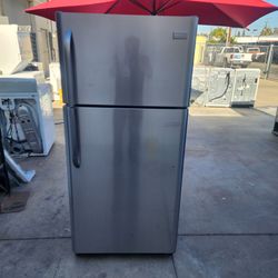FRIGIDAIRE 18CUFT STAINLESS STEEL FRIDGE