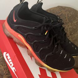 Size 13 Nike Vapor Max Black And Orange Colorway