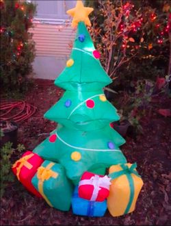 Lighted Christmas Tree Inflatable with Gift Boxes