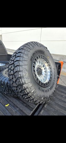 17" KMC w/ 35" tires