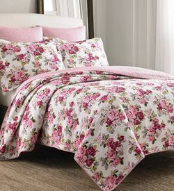 🌸Laura Ashley “Lidia” 3 Piece Reversible Quilt Set (Full/Queen) (New in Package)