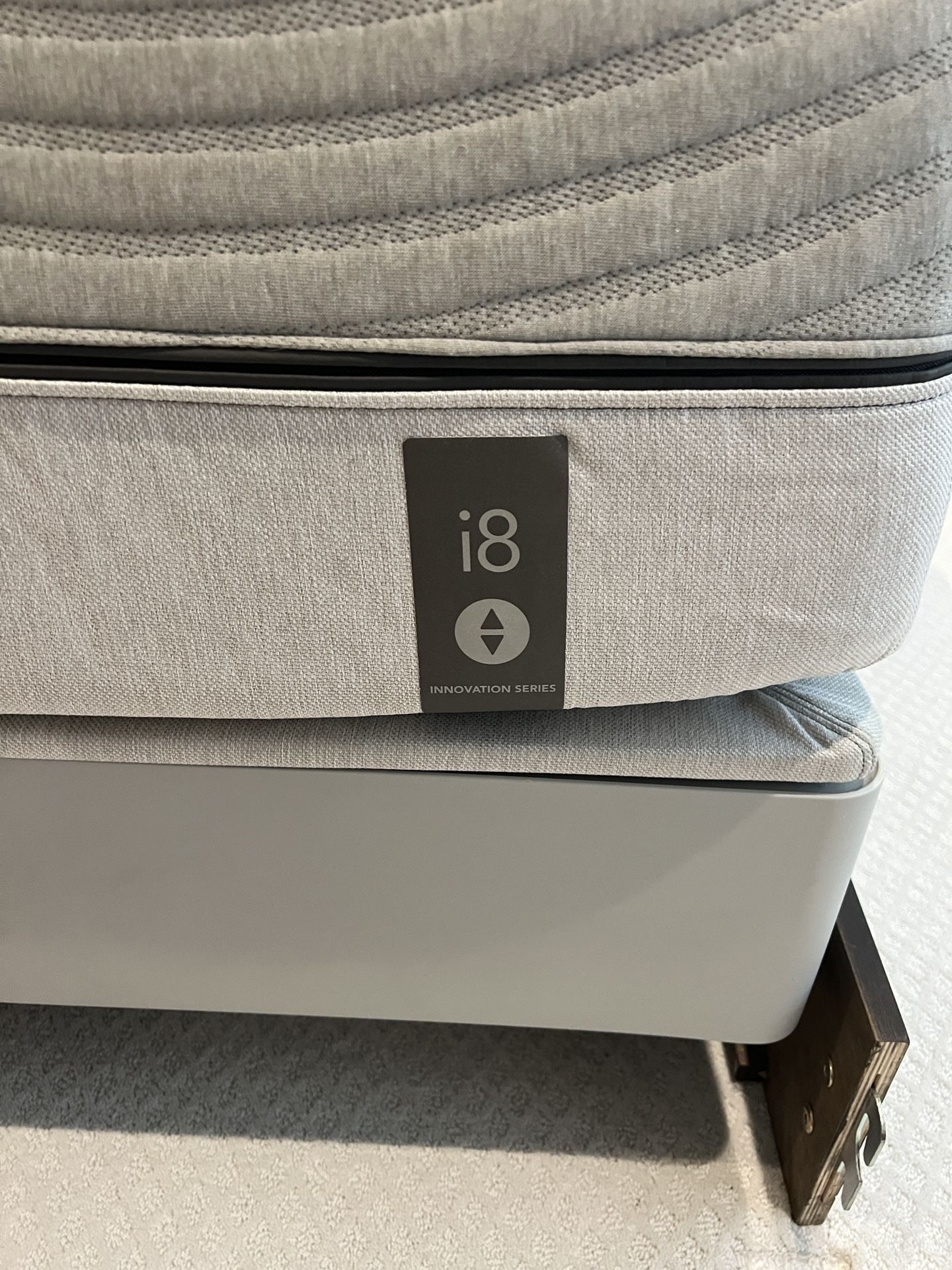Sleep Number Bed i8 King Size Mattress With Automated base for Sale in
