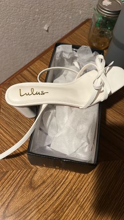 White high heels size 7