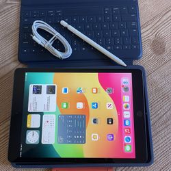 Apple iPad 7th Generation 32GB With Logitech Keyboard case , Pencil & charger 