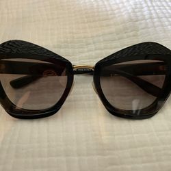 Miu Miu Cat-Eye With Detail