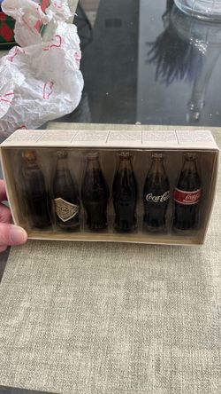 Vintage 1998 Coca-Cola Evolution of the Contour Bottle Miniature Set WITH Sleeve