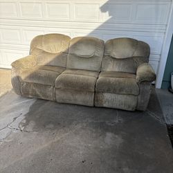 La-Z-Boy Reclining Sofa – Super Comfortable