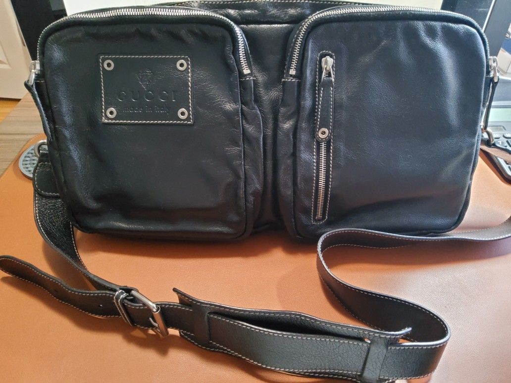 GUCCI Leather Double Pocket Messenger Bag