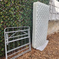 Foldable Metal Twin Bed & Matress  And All Seting...all For Only$65