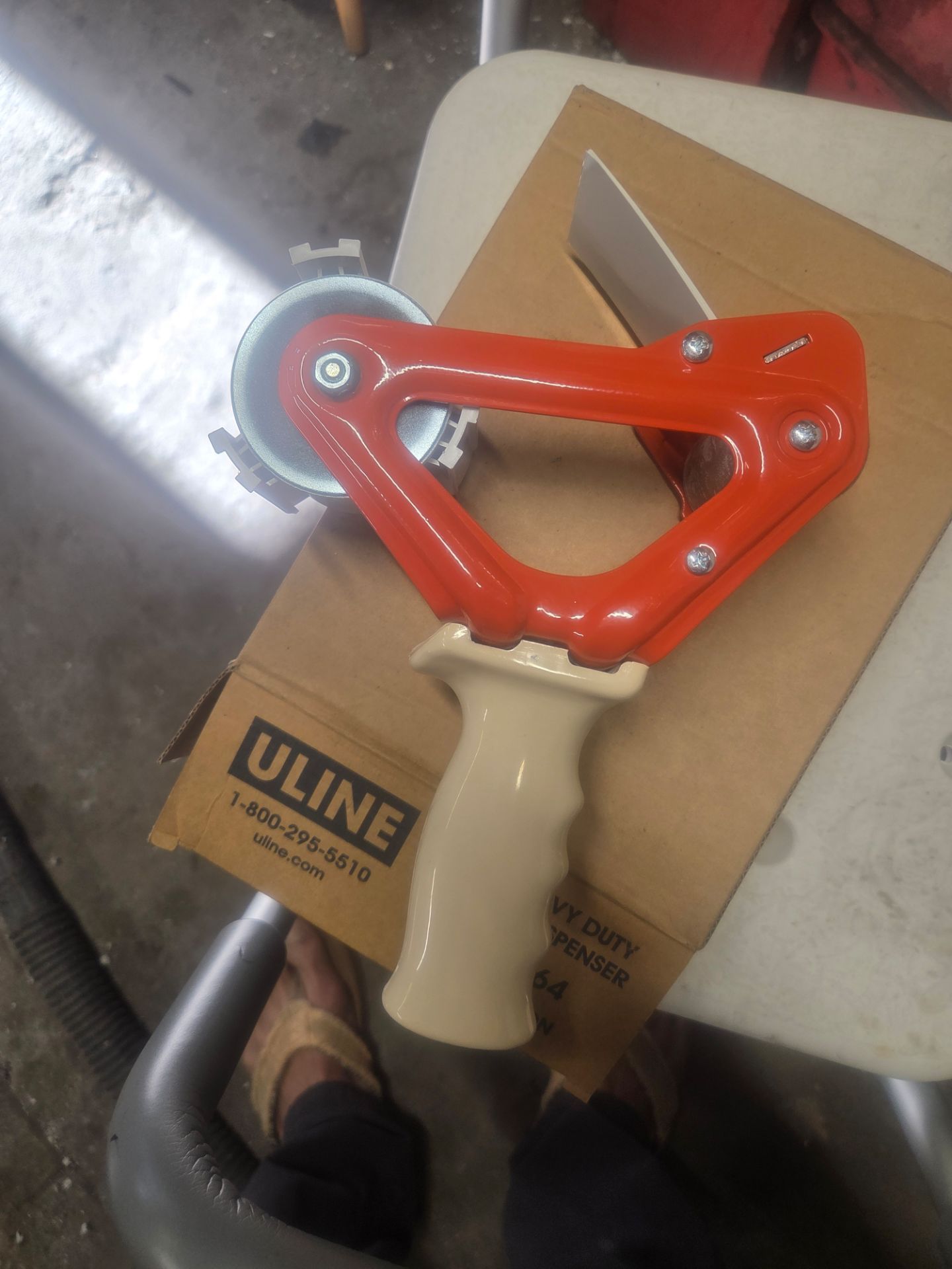 Tape dispenser