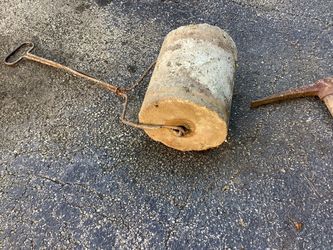 Wrought iron and granite vintage 1960s cylinder concrete drum about 50 pounds great yard display or still fully functional. Location is Chicago Ridge