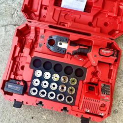 Milwaukee M18 18V Lithium-Ion Cordless Force Logic 600 MCM Crimper Kit w/ 600 MCM Copper U-Style Die Kit  $2199 