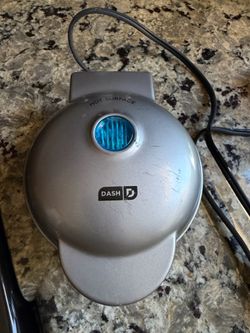 Mini waffle maker