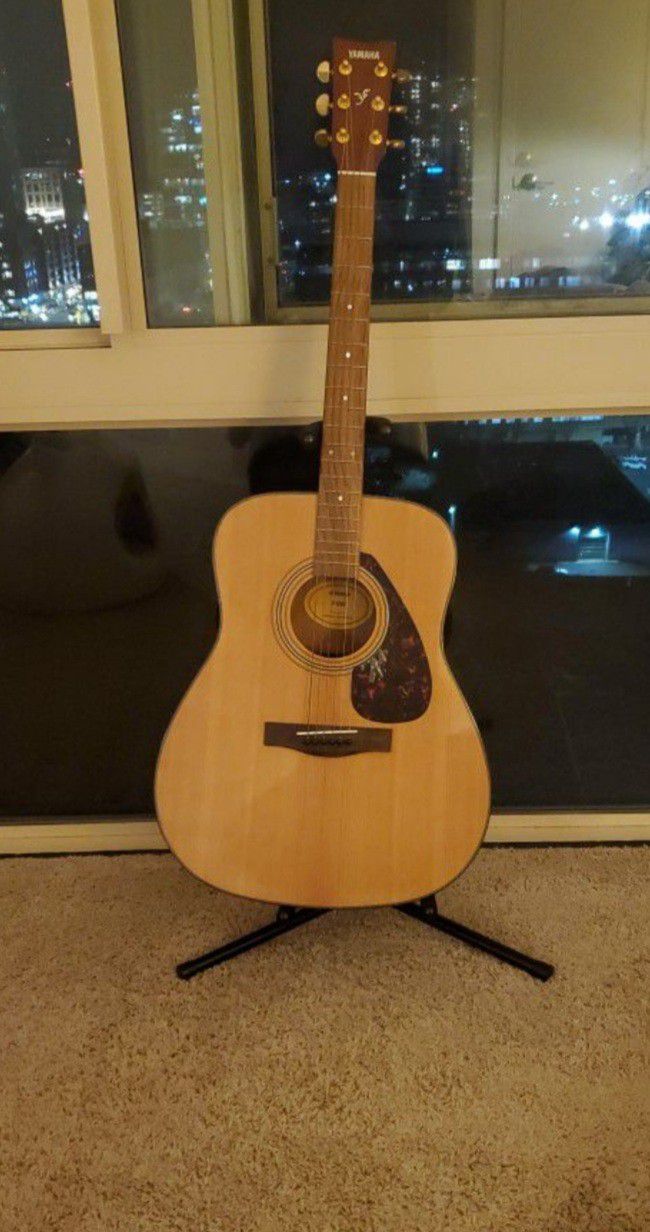 Selling Yamaha F335 Acoustic Guitar