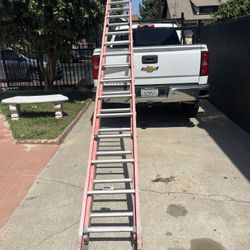 Escalera de 32 pies de fibra de vidrio heavy duty clase 1 muy buenas condiciones muy barata