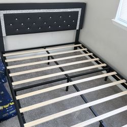 QUEEN SIZE BED FRAME