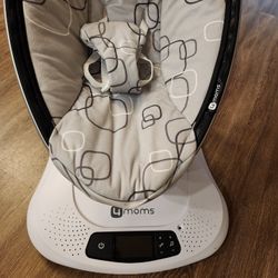 4moms mamaRoo 4 Bluetooth Plush Baby Swing - Silver
