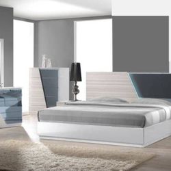 Queen Size Modern Platform Bedroom Set 