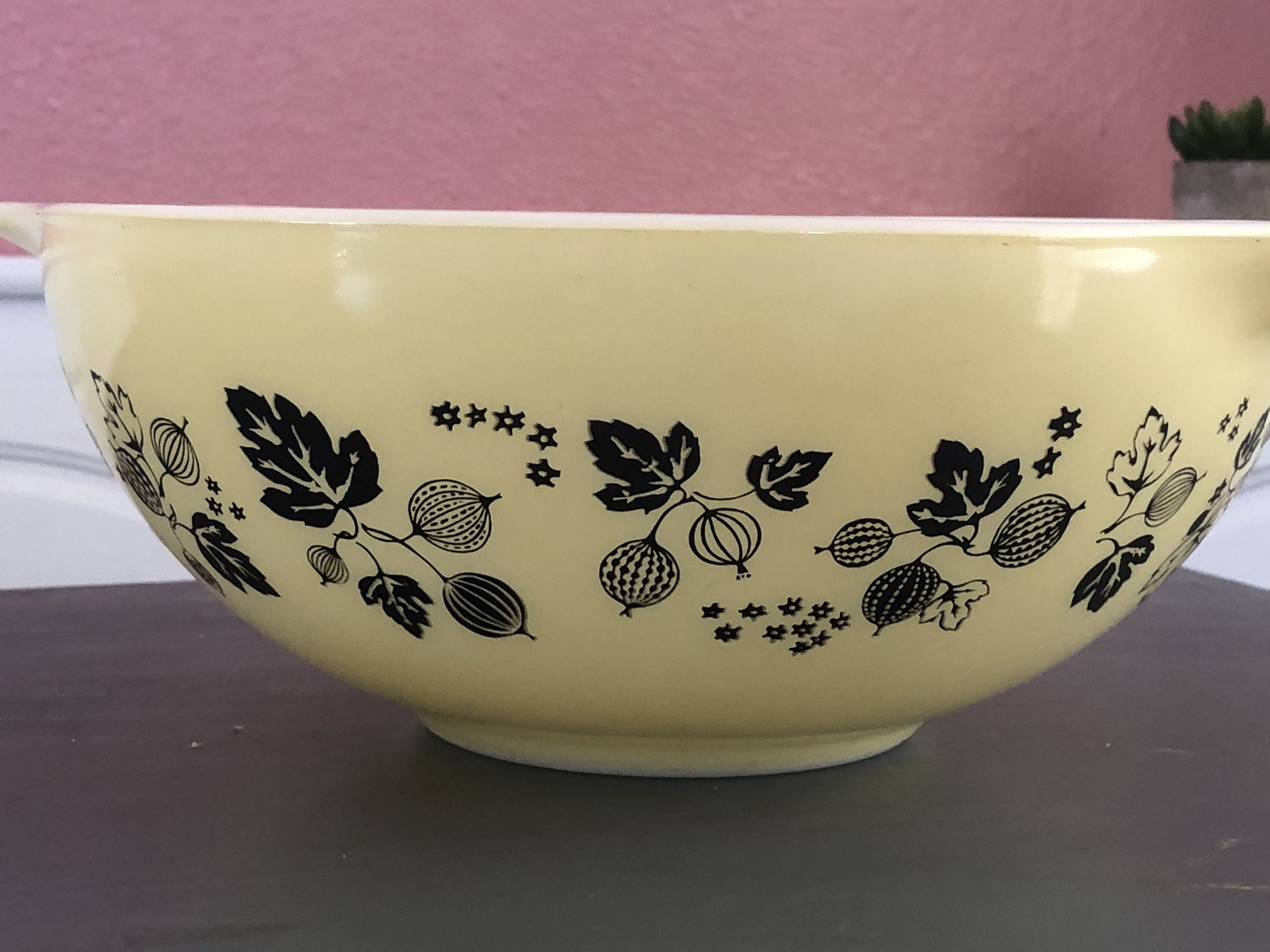 Vintage Pyrex bowl