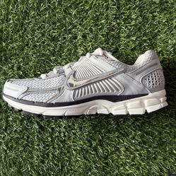 Nike Vomero 5 Metallic Silver Size 12w/10.5m Brand New 