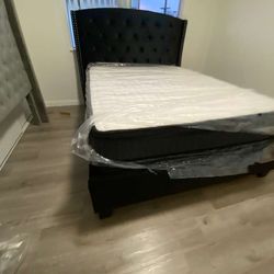 Queen Bed Set – Mattress Included