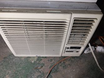 LG Air Conditioner/ Heater