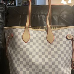 Mk Tote like new 