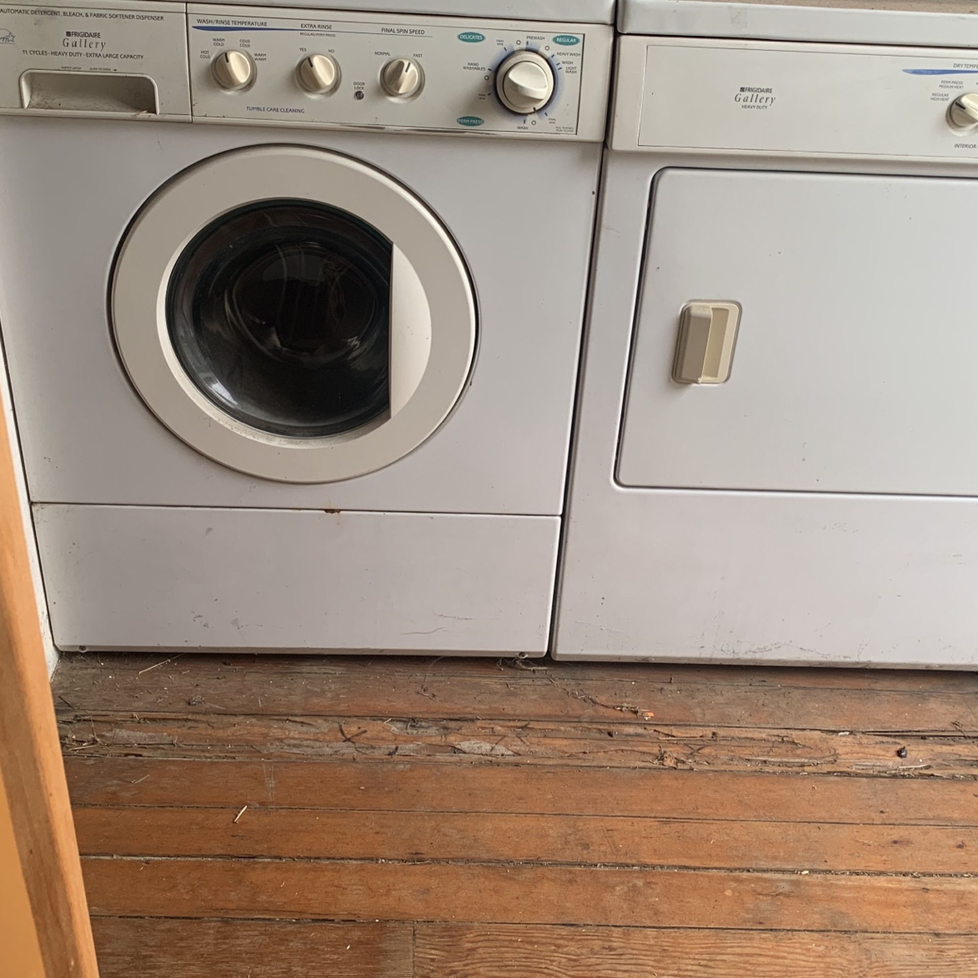 Frigidaire Washer / Dryer