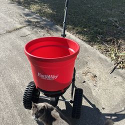 Five Gallon Fertilizer & Seed Spreader