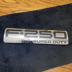 F-250 XLT SUPER DUTY Fender Emblem
