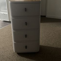 4 Plastic storage Drawer 