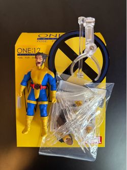 Mezco Wolverine