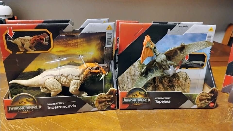 Jurassic World Strike Attack Inostrancevia & Tapajara Action Figure Bundle - New
